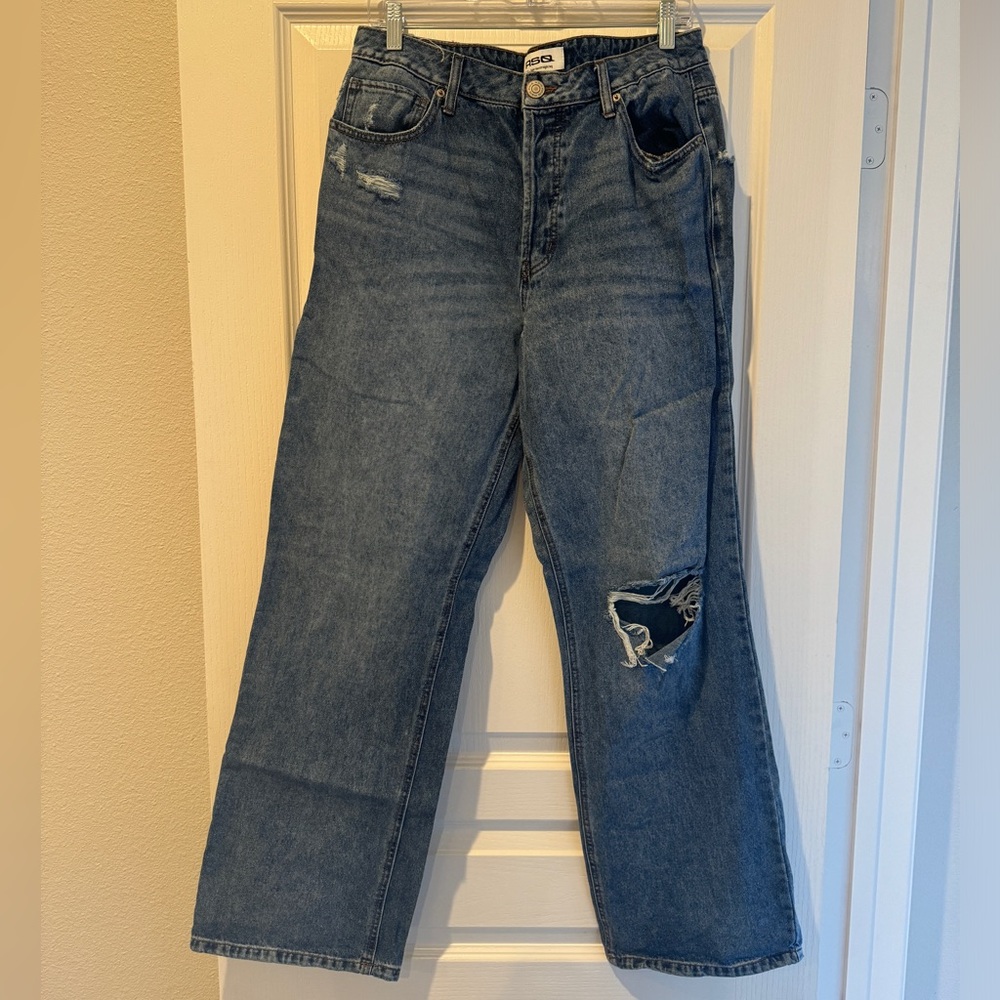 RSQ size 31 High Rise Straight Leg Jean With distressed knee Medium Wash - Picture 5 of 7